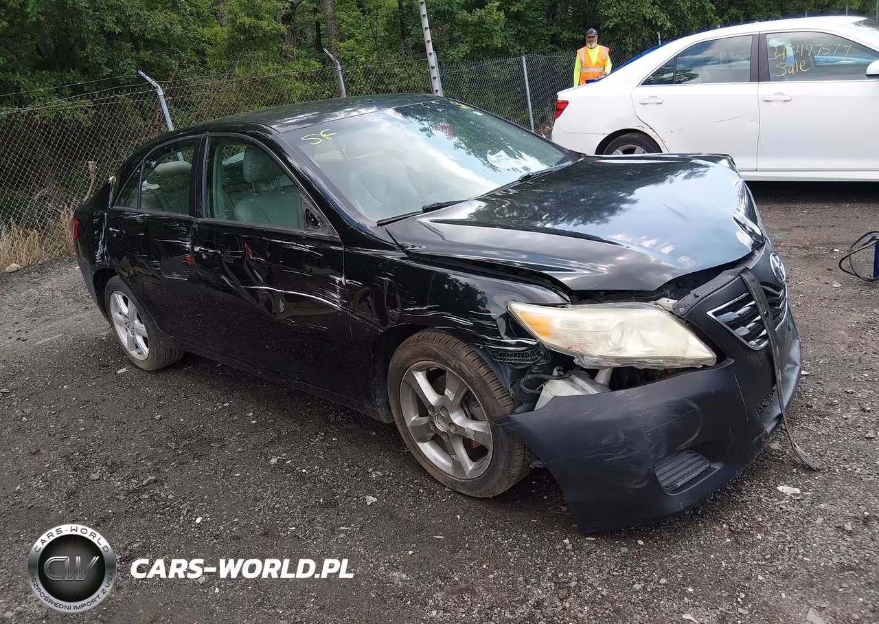 2011 Toyota Camry Le – zdjęcie 1 z 15