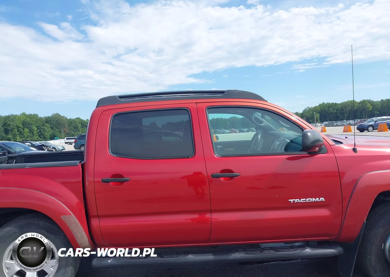 2015 Toyota Tacoma Base V6 VIN:3TMLU4EN7FM185070 - 13