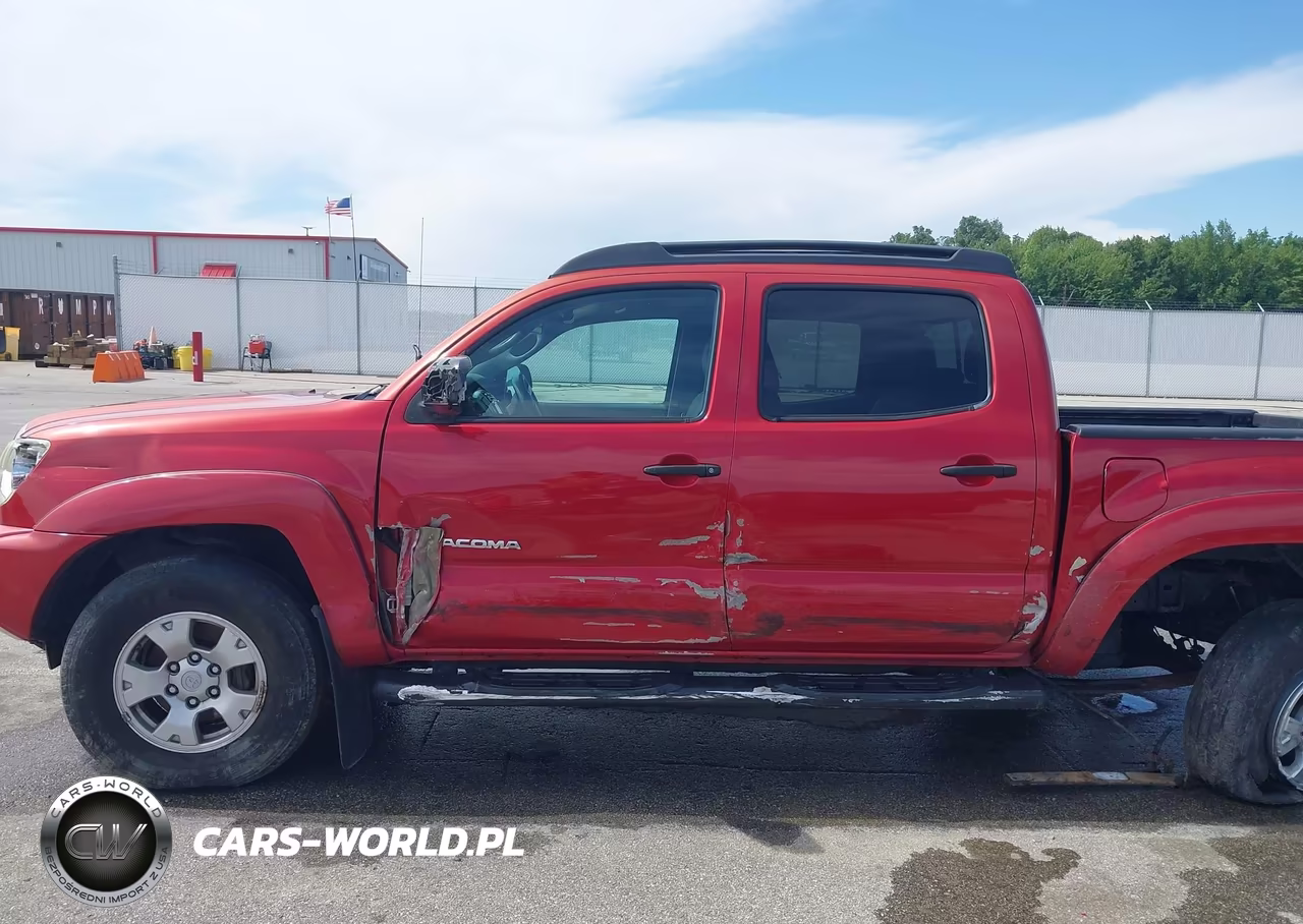 2015 Toyota Tacoma Base V6 VIN:3TMLU4EN7FM185070 - 14