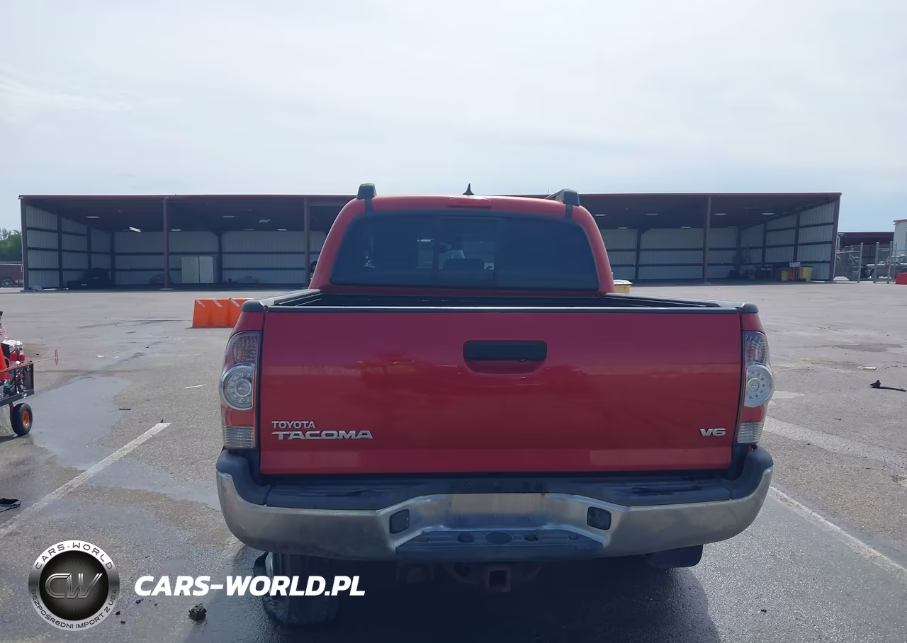 2015 Toyota Tacoma Base V6 VIN:3TMLU4EN7FM185070 - 16