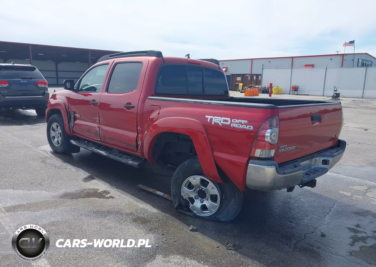 2015 Toyota Tacoma Base V6 VIN:3TMLU4EN7FM185070 - 3