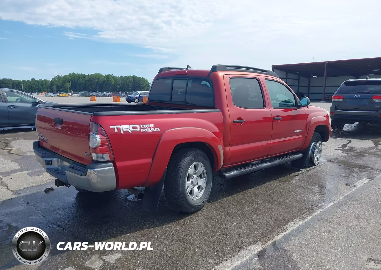 2015 Toyota Tacoma Base V6 VIN:3TMLU4EN7FM185070 - 4