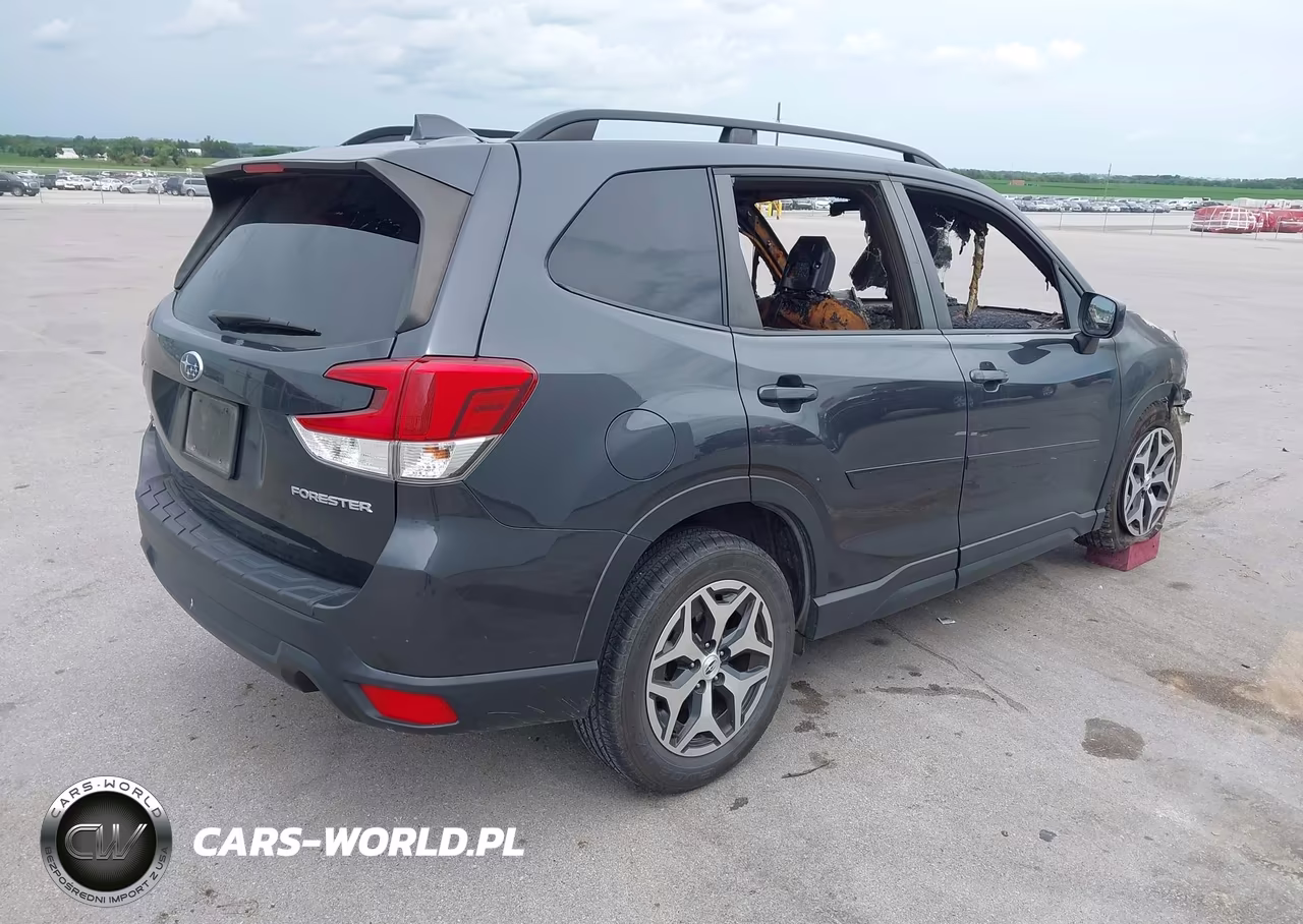 2019 Subaru Forester Premium VIN:JF2SKAGC4KH590587 - 4