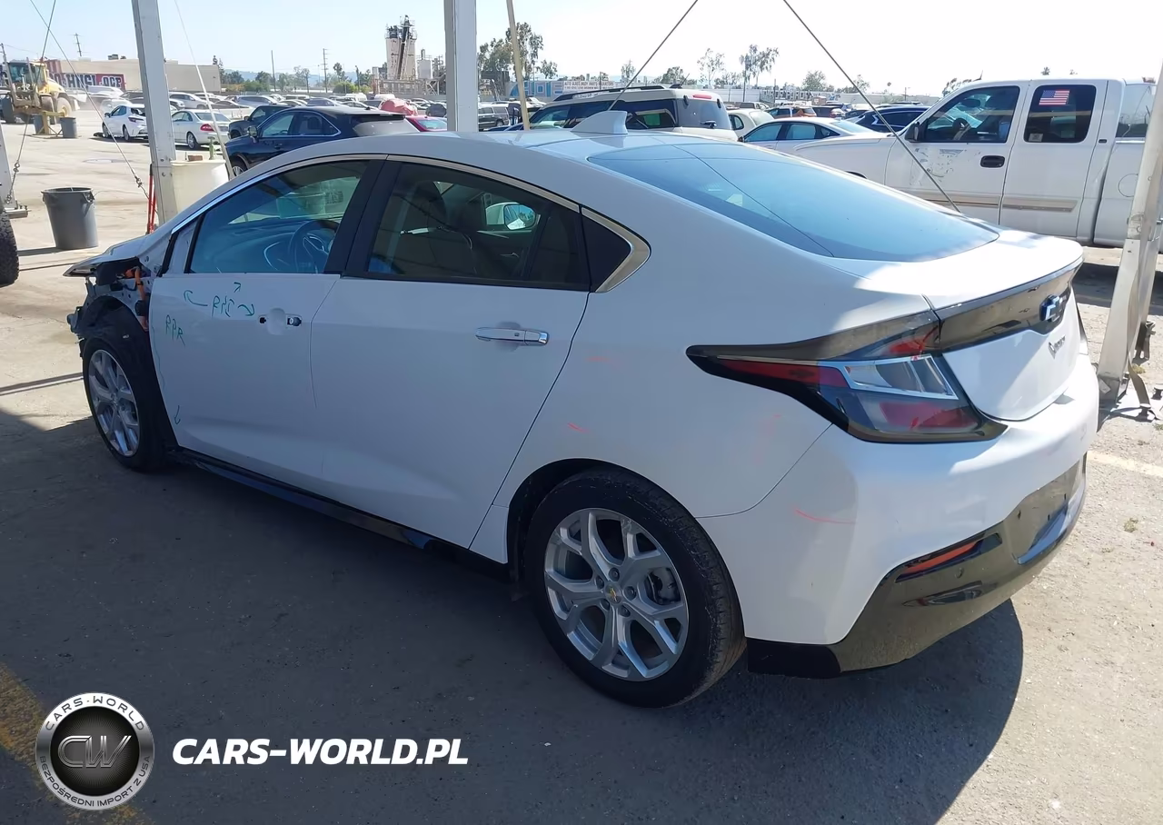 2018 Chevrolet Volt Premier VIN:1G1RD6S50JU157568 - 3