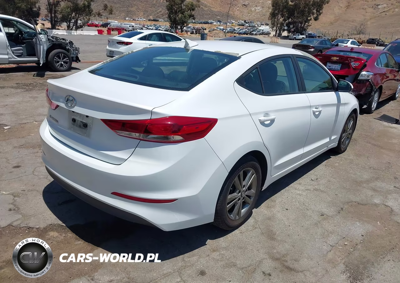 2018 Hyundai Elantra Sel VIN:5NPD84LF0JH220521 - 4