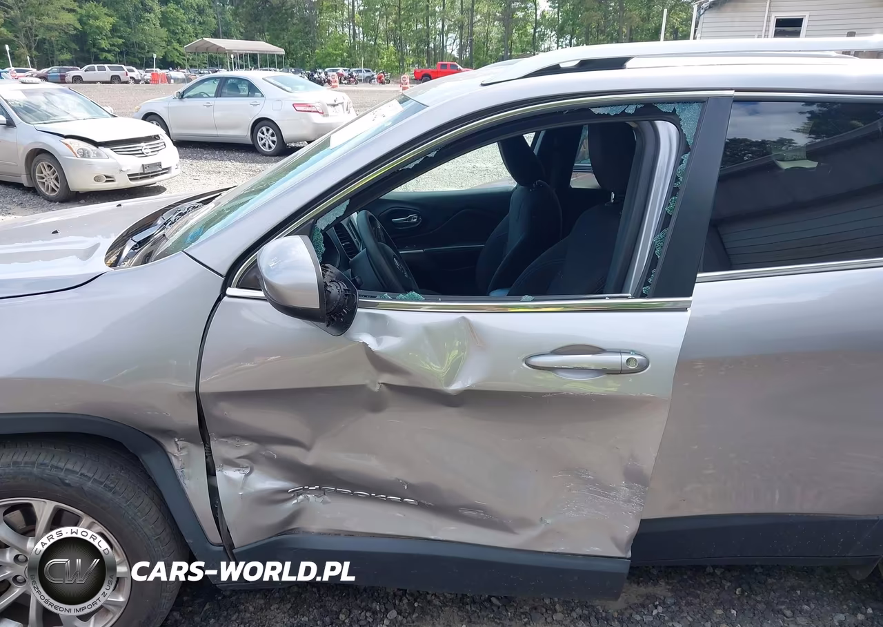 2019 Jeep Cherokee Latitude Fwd VIN:1C4PJLCB6KD344793 - 6
