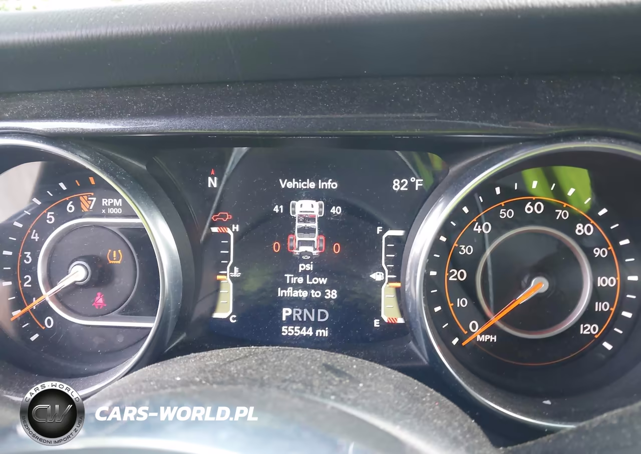 2020 Jeep Wrangler Unlimited Sahara Altitude 4X4 VIN:1C4HJXEG4LW211931 - 7
