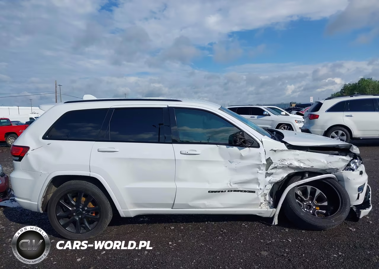 2018 Jeep Grand Cherokee Altitude 4X4 VIN:1C4RJFAG6JC258820 - 13