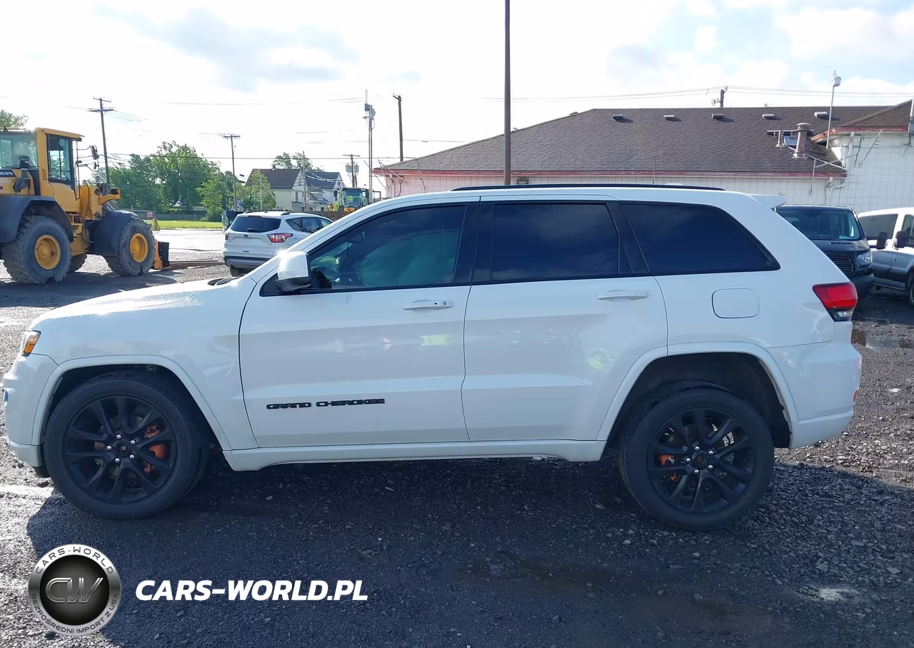 2018 Jeep Grand Cherokee Altitude 4X4 VIN:1C4RJFAG6JC258820 - 14