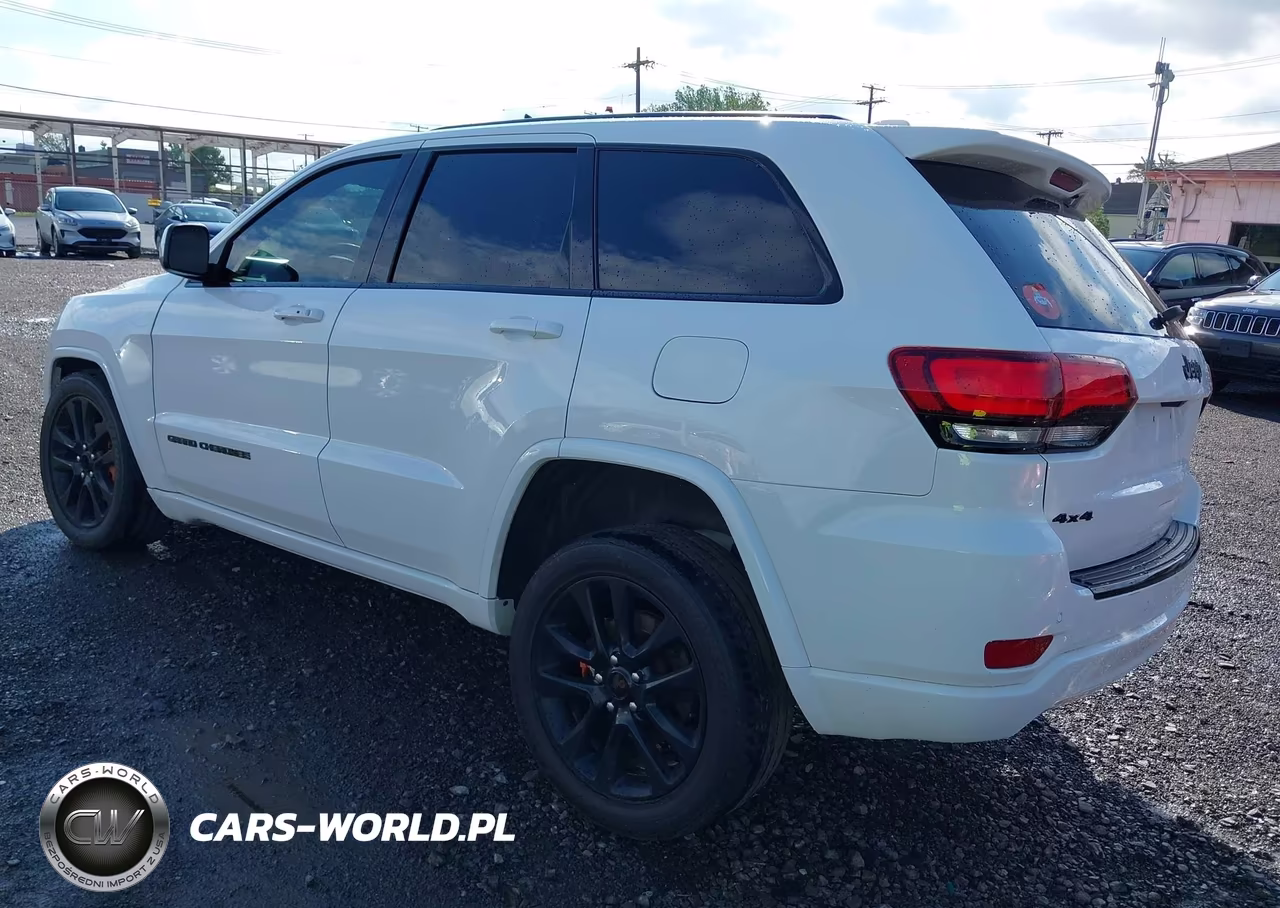 2018 Jeep Grand Cherokee Altitude 4X4 VIN:1C4RJFAG6JC258820 - 3