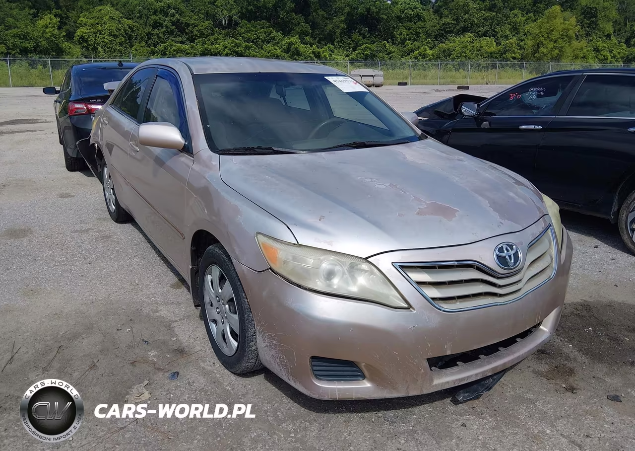 2010 Toyota Camry Le – zdjęcie 1 z 16