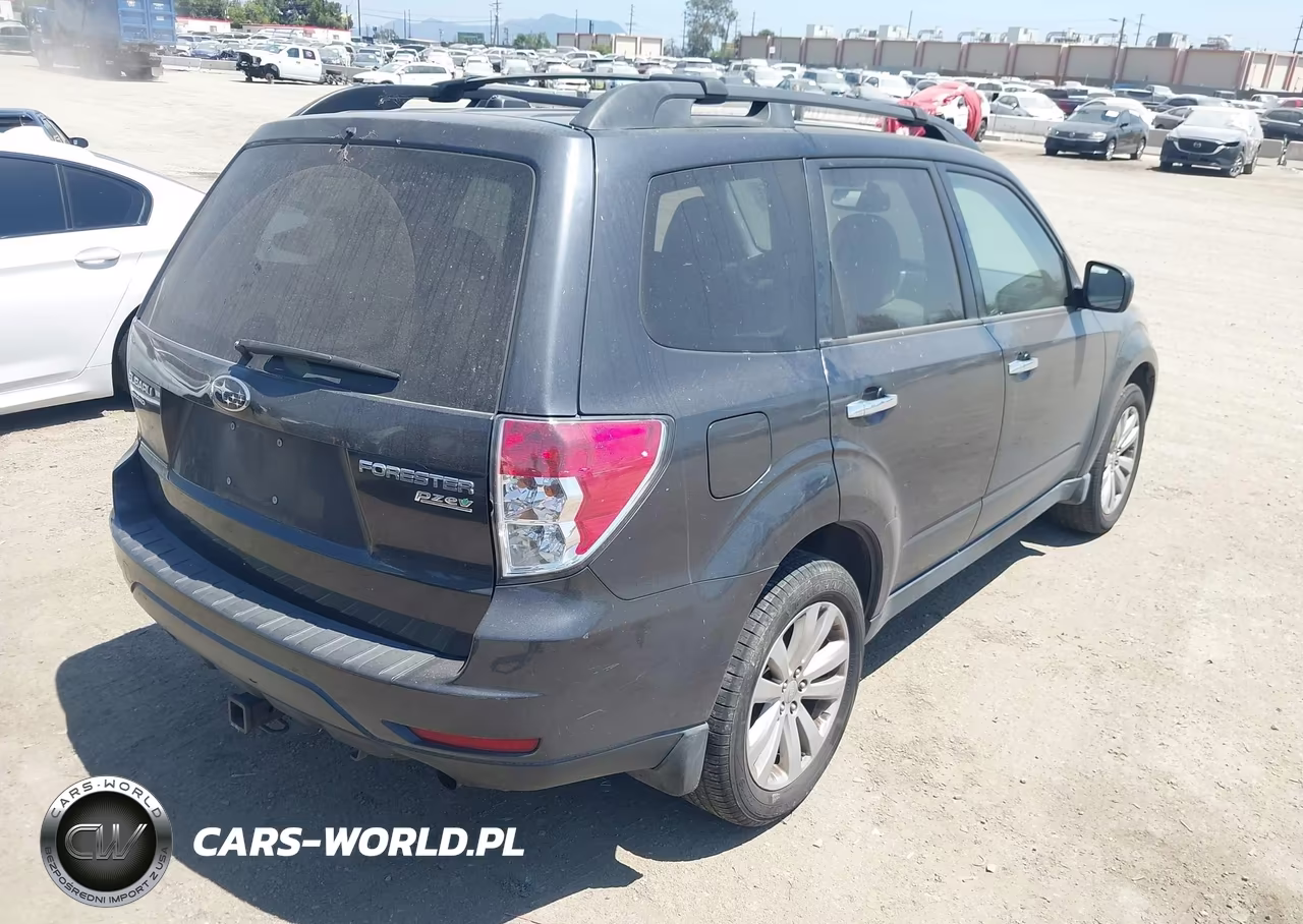 2013 Subaru Forester 2.5X Premium VIN:JF2SHADC5DH405226 - 4
