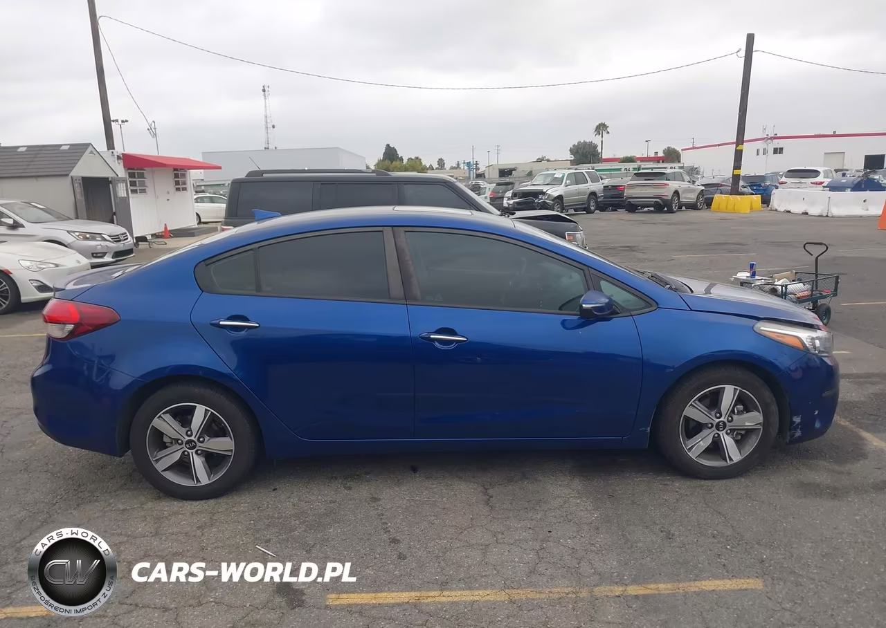 2018 Kia Forte S VIN:3KPFL4A7XJE218170 - 13
