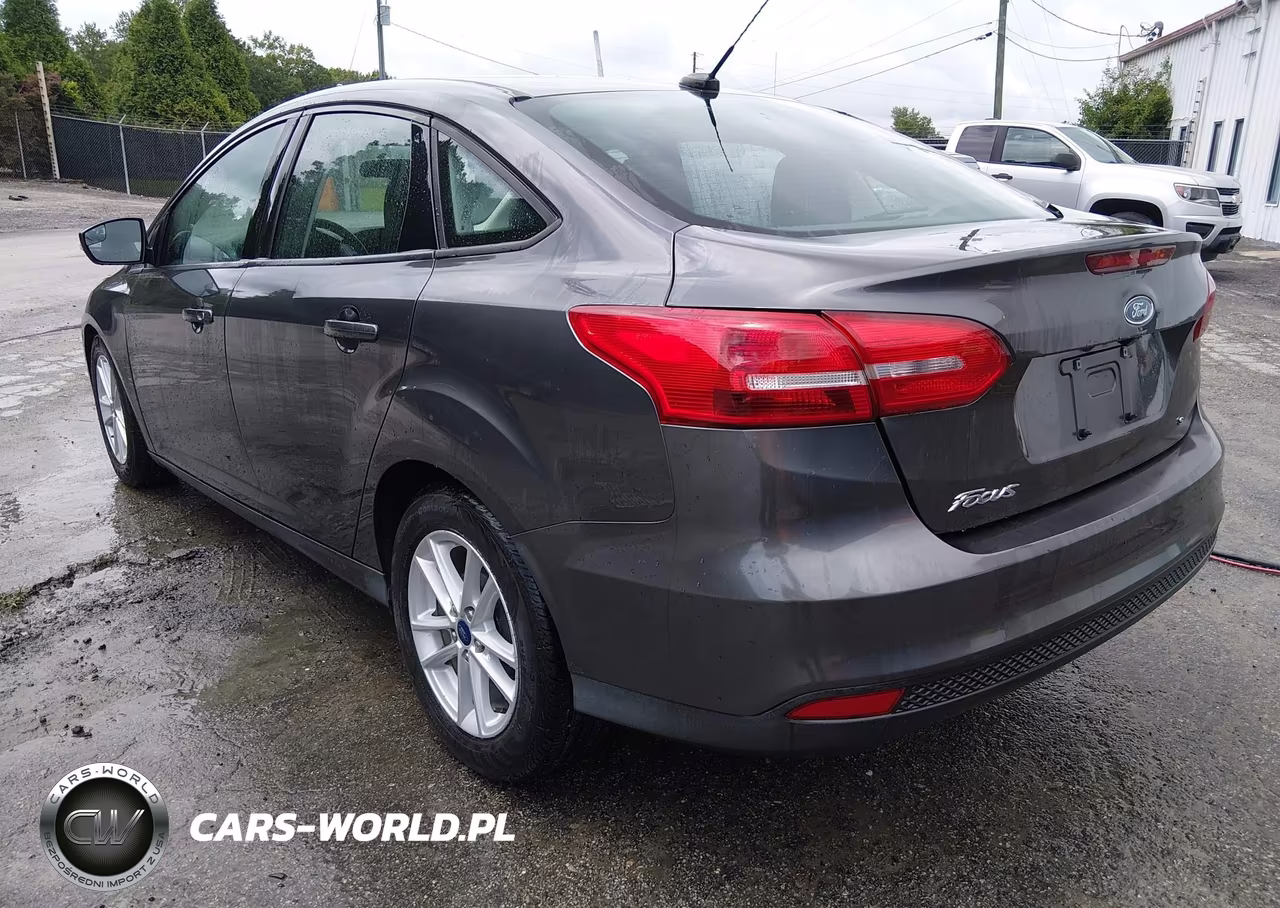2017 Ford Focus Se VIN:1FADP3F23HL292024 - 3