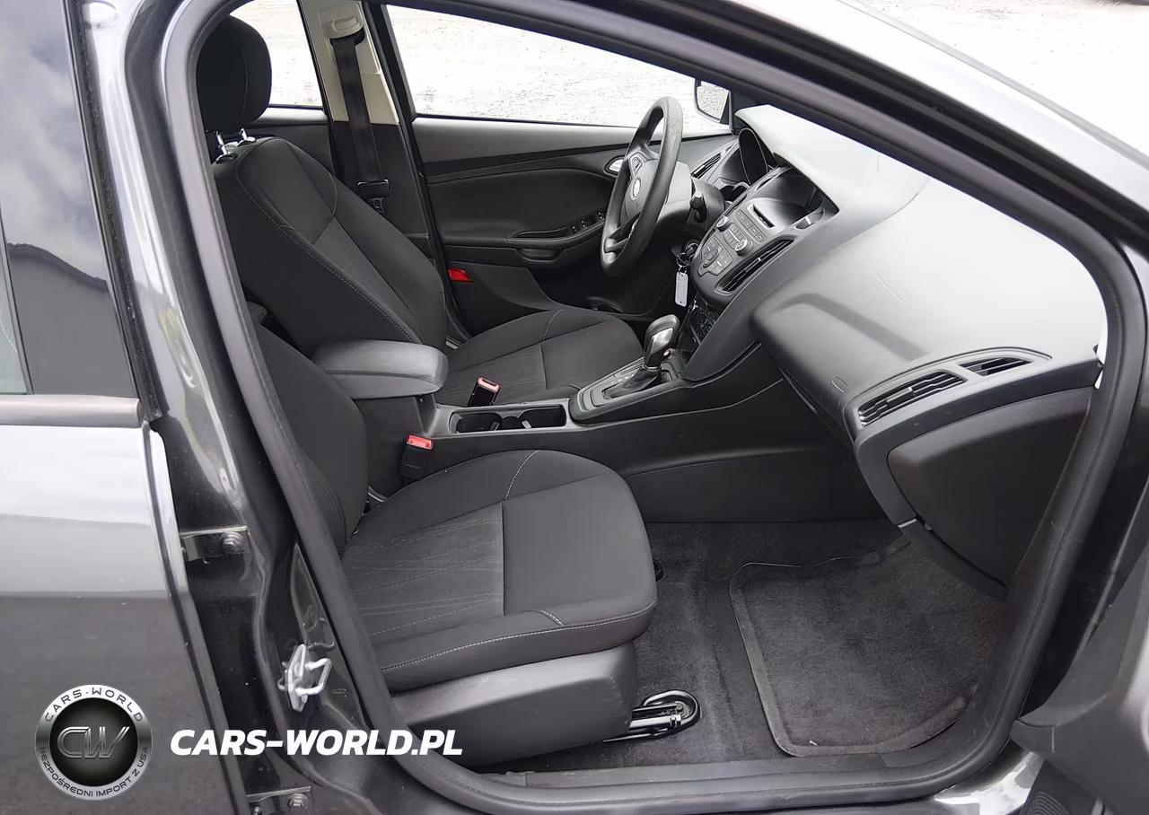 2017 Ford Focus Se VIN:1FADP3F23HL292024 - 5