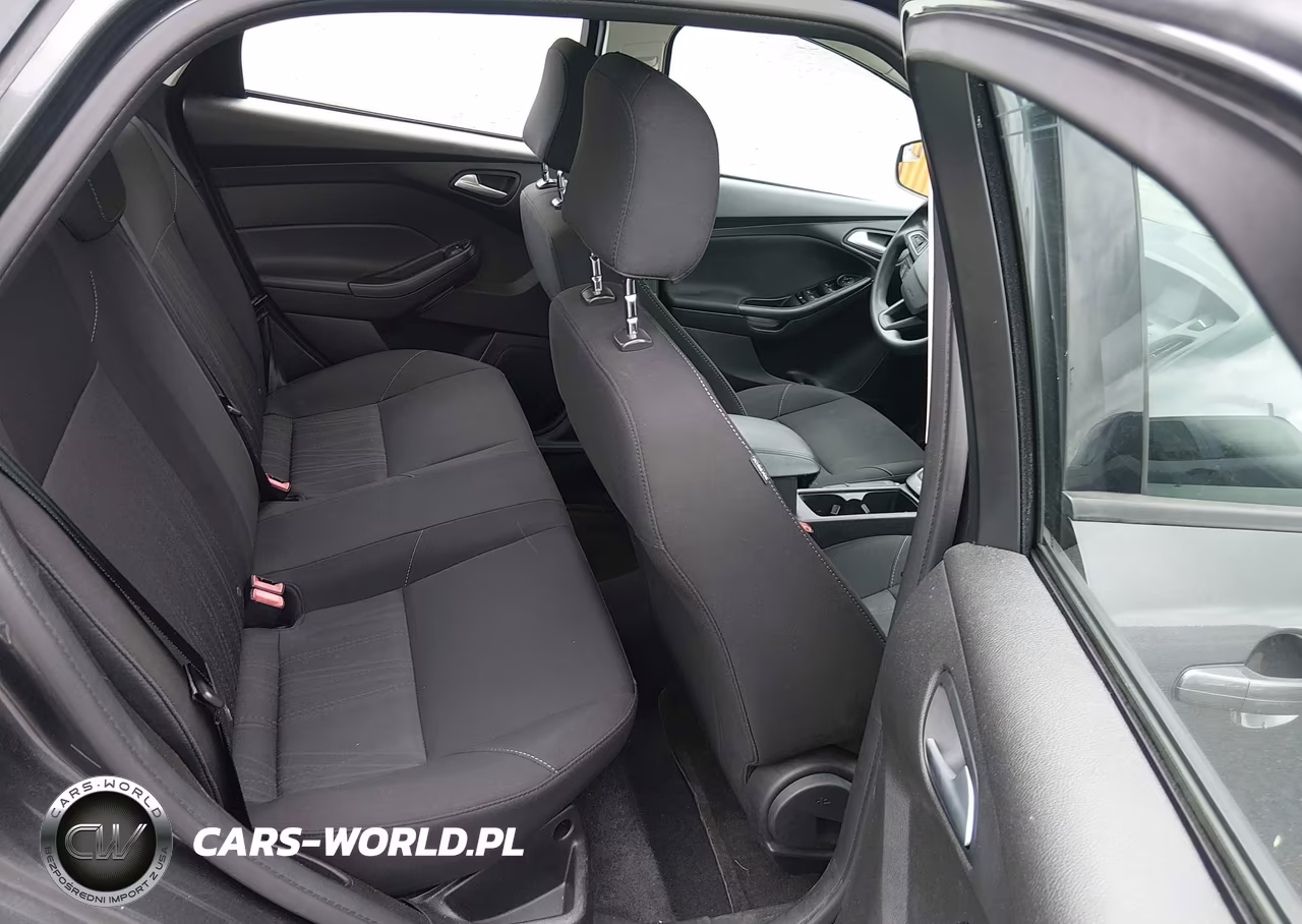 2017 Ford Focus Se VIN:1FADP3F23HL292024 - 8