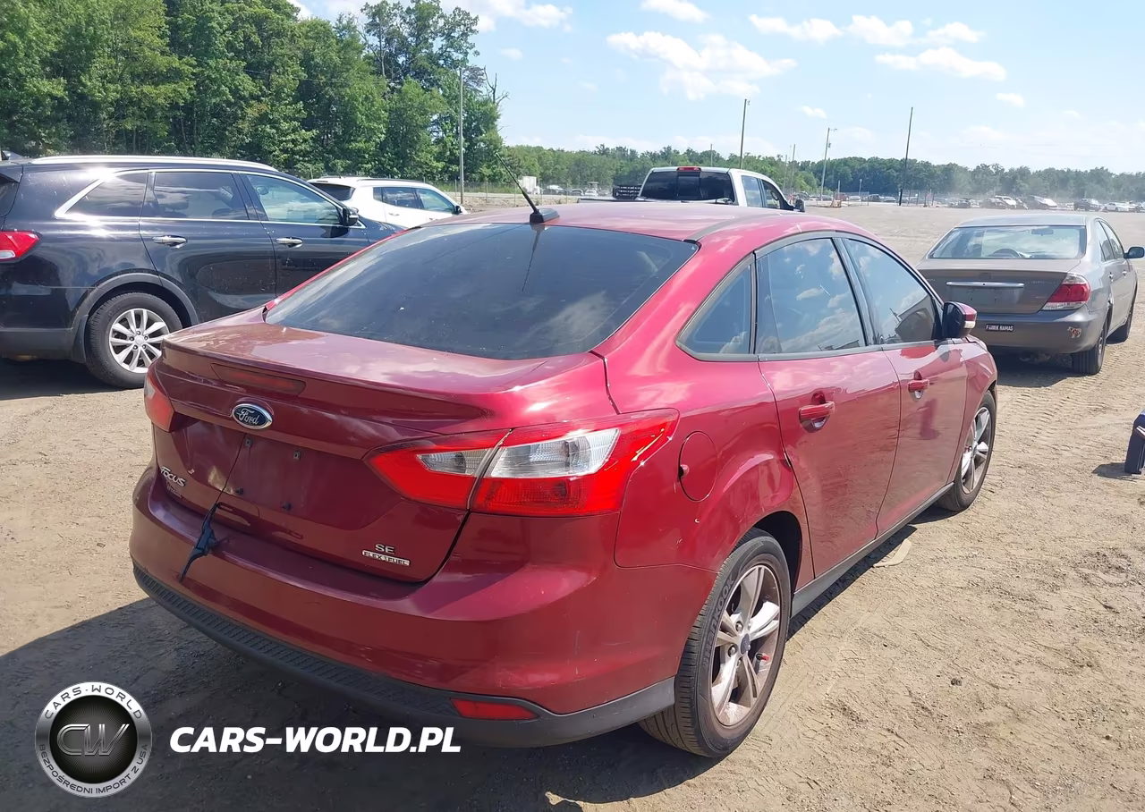 2014 Ford Focus Se VIN:1FADP3F20EL369265 - 4