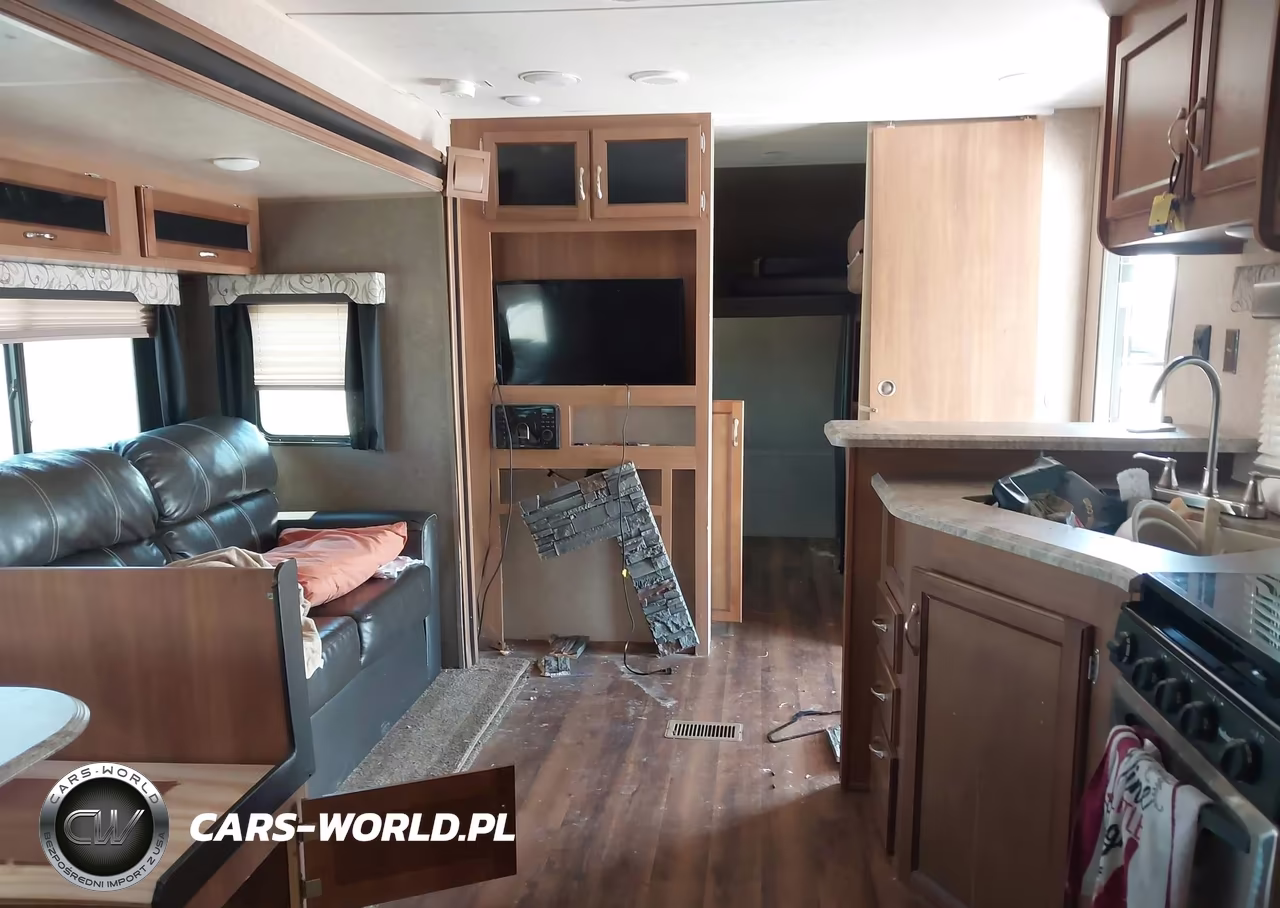 2018 Coachmen Catalina VIN:5ZT2CAZB0JT011086 - 5