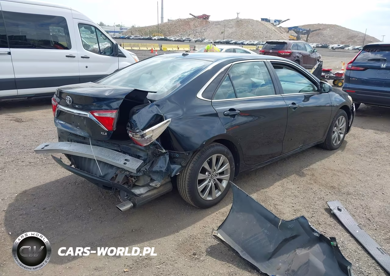 2015 Toyota Camry Xle VIN:4T4BF1FK1FR495088 - 4