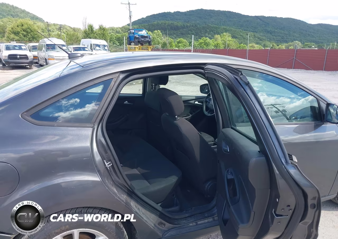 2015 Ford Focus Se VIN:1FADP3F29FL252026 - 8