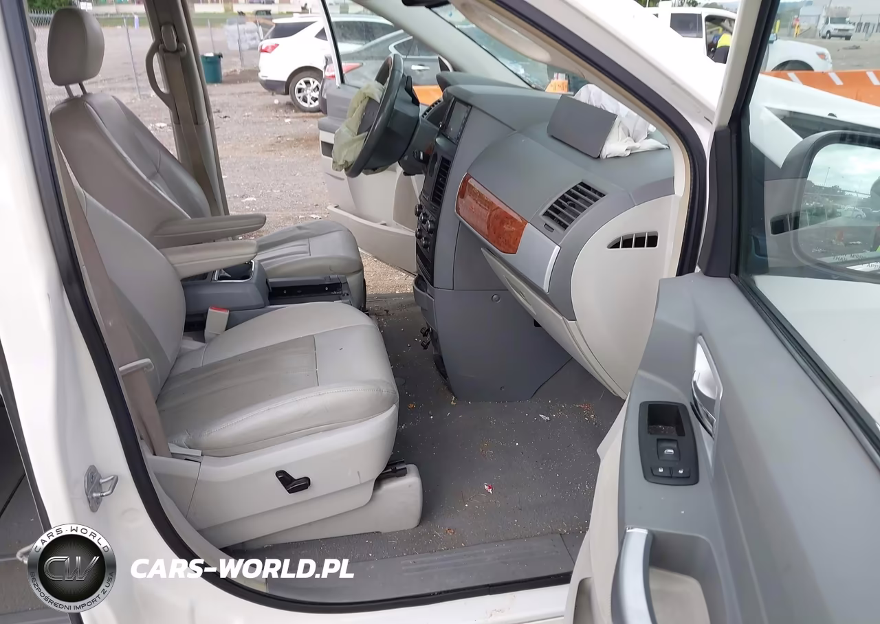 2008 Chrysler Town & Country Touring VIN:2A8HR54P08R639745 - 5