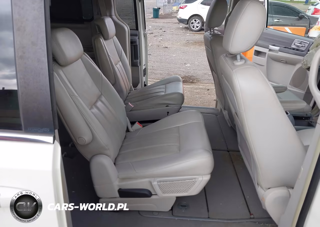 2008 Chrysler Town & Country Touring VIN:2A8HR54P08R639745 - 8