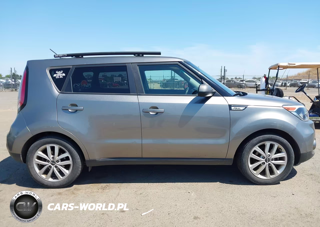 2018 Kia Soul + VIN:KNDJP3A5XJ7530478 - 13