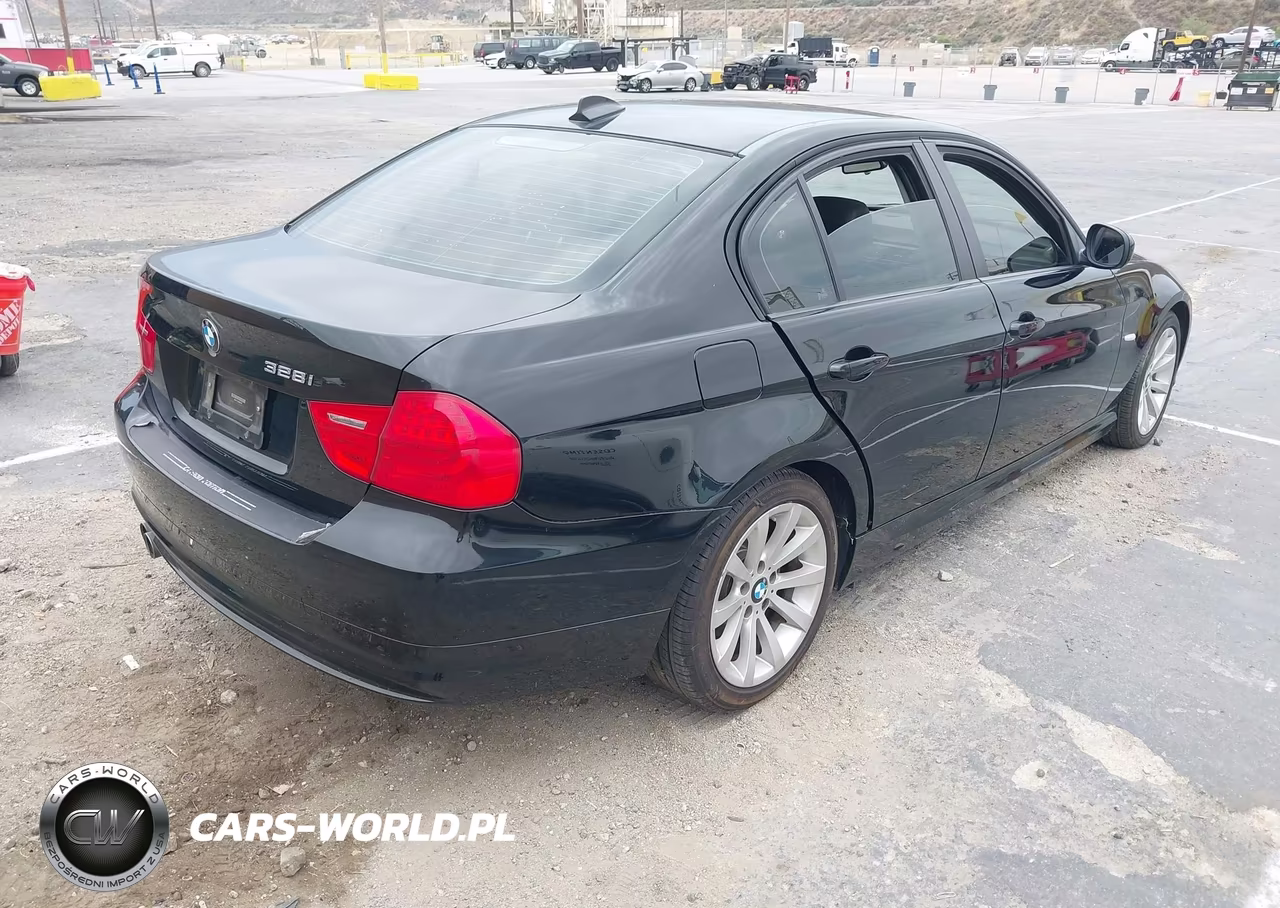 2011 BMW 328I VIN:WBAPH7C52BA801921 - 4