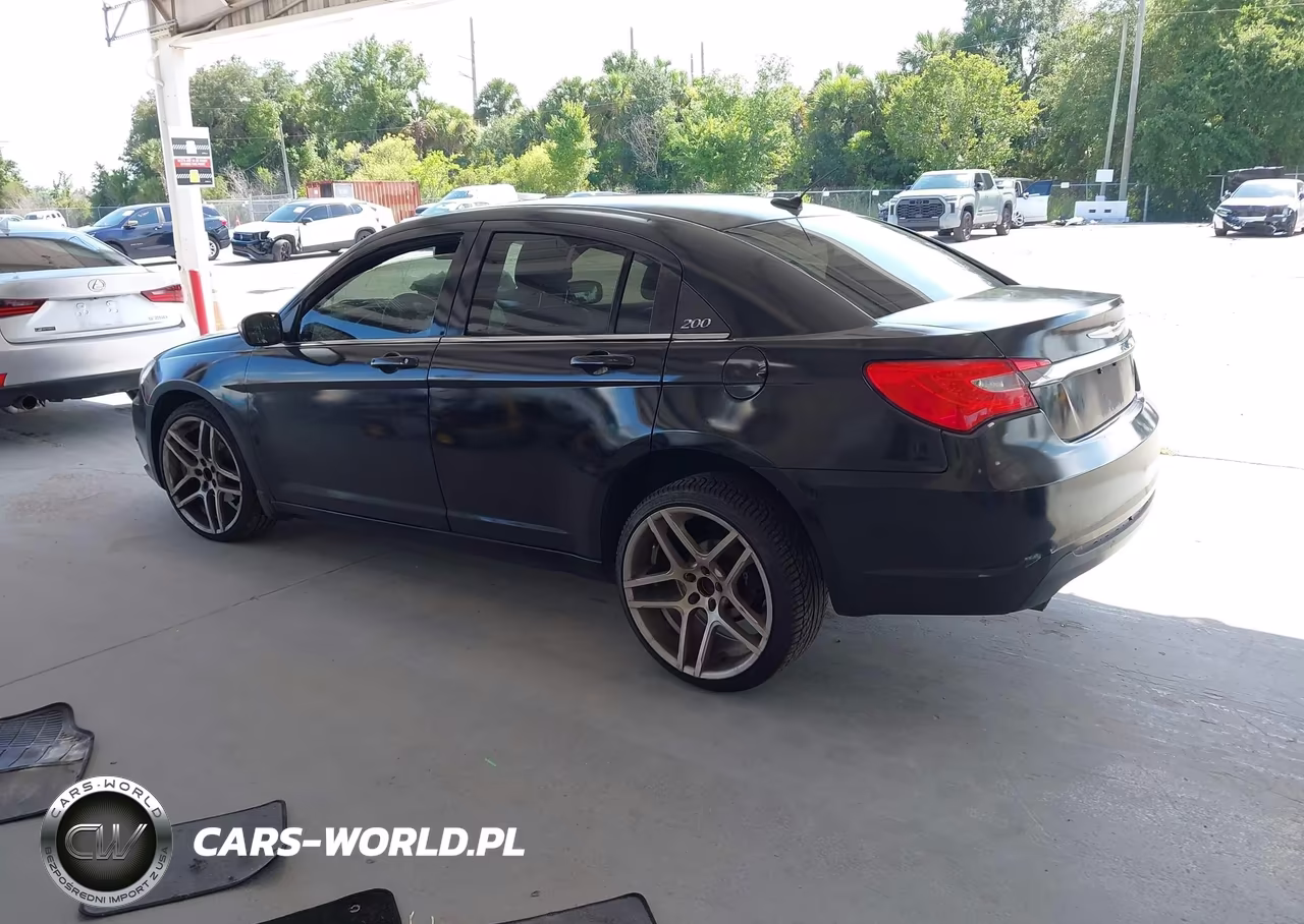 2012 Chrysler 200 S VIN:1C3CCBHG7CN306223 - 3