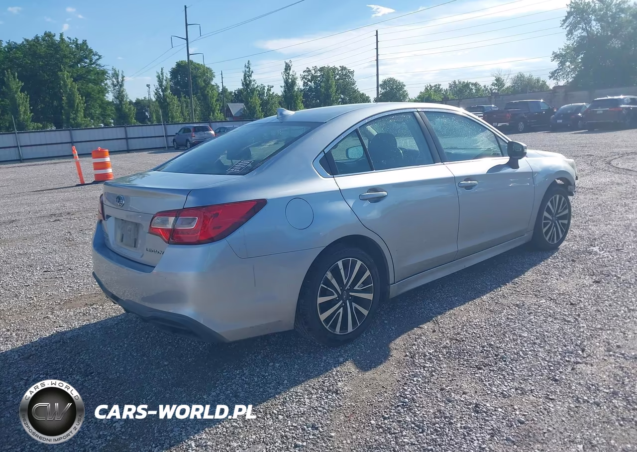 2018 Subaru Legacy 2.5I Premium VIN:4S3BNAF65J3042630 - 4