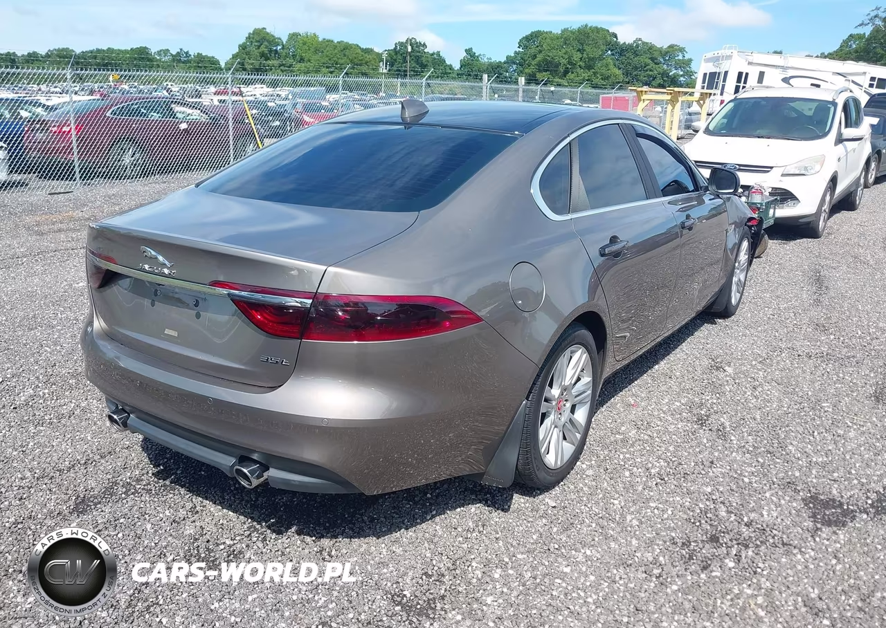 2017 Jaguar Xf 35T Premium VIN:SAJBD4BV5HCY35679 - 4