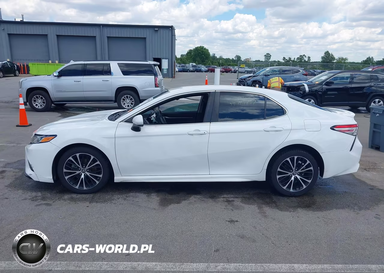 2018 Toyota Camry Se VIN:4T1B11HK8JU523919 - 14