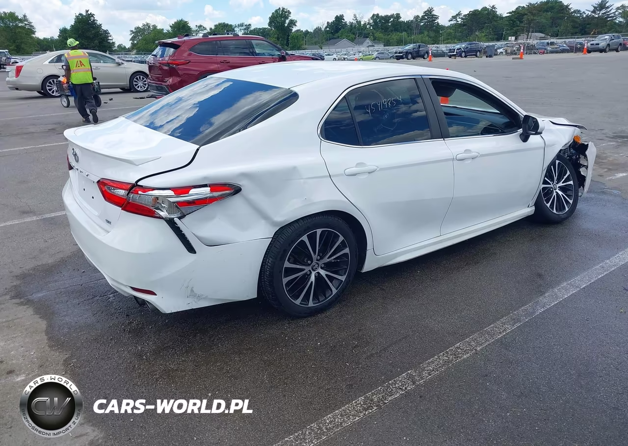 2018 Toyota Camry Se VIN:4T1B11HK8JU523919 - 4
