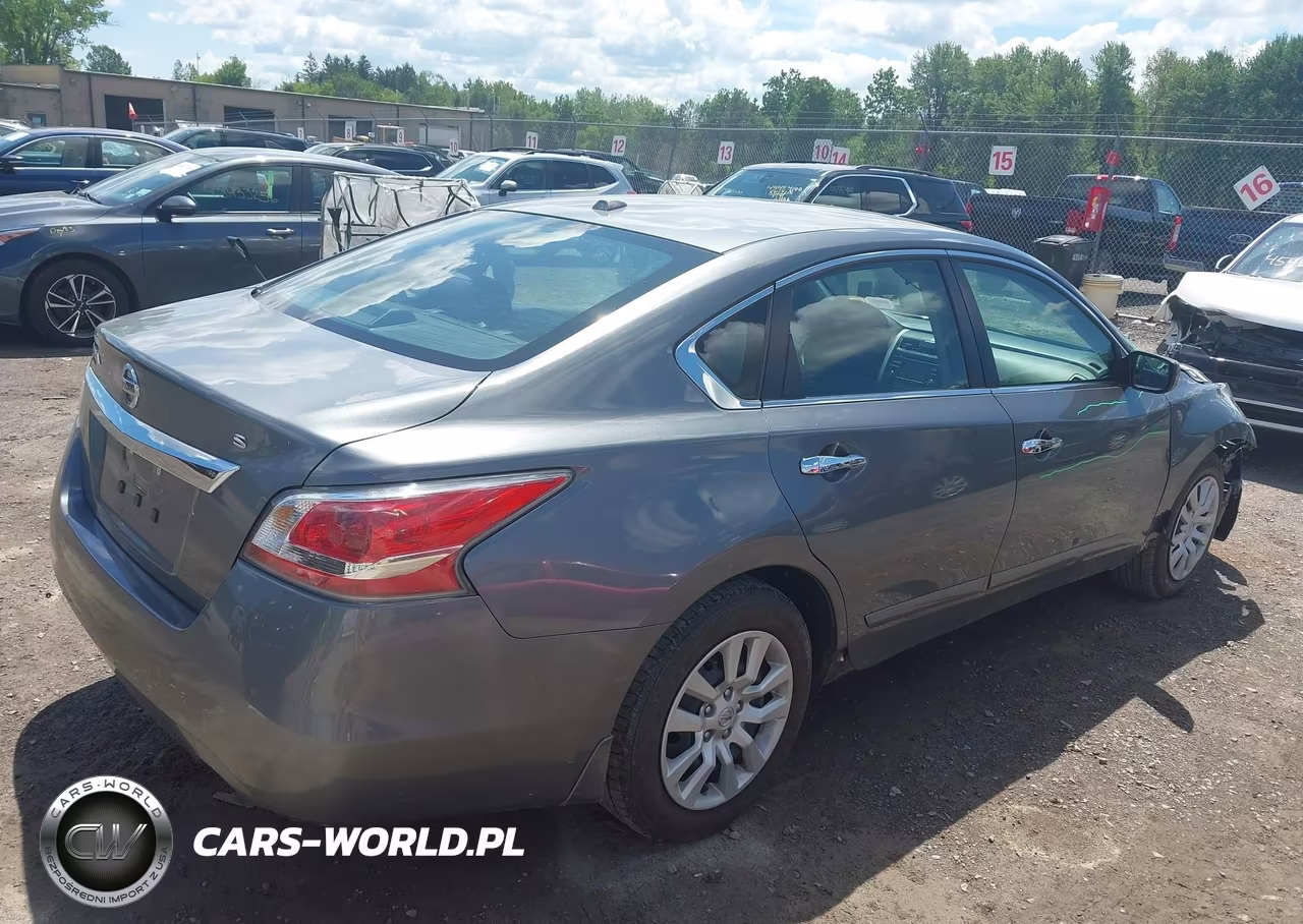 2015 Nissan Altima 2.5 S VIN:1N4AL3AP2FN337411 - 4