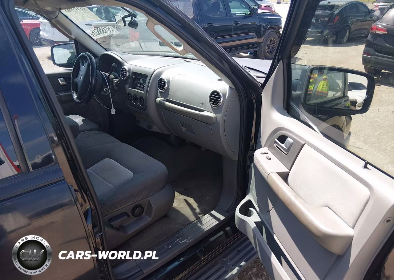 2004 Ford Expedition Xls VIN:1FMRU13W24LB67901 - 5