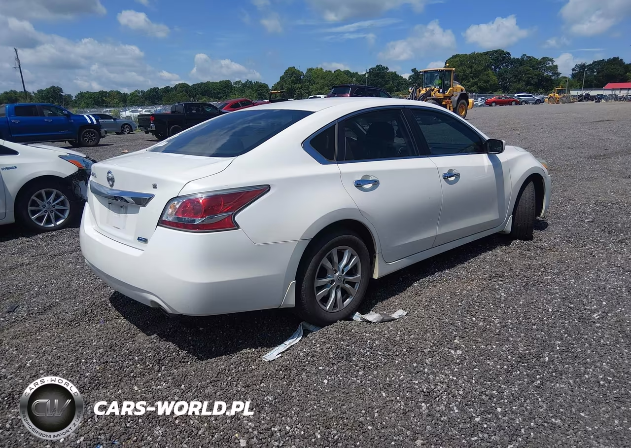 2014 Nissan Altima 2.5 S VIN:1N4AL3AP3EC428682 - 4