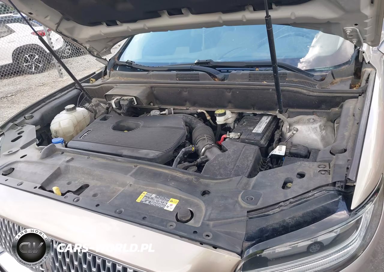 2020 Lincoln Nautilus Standard VIN:2LMPJ6J90LBL35144 - 10