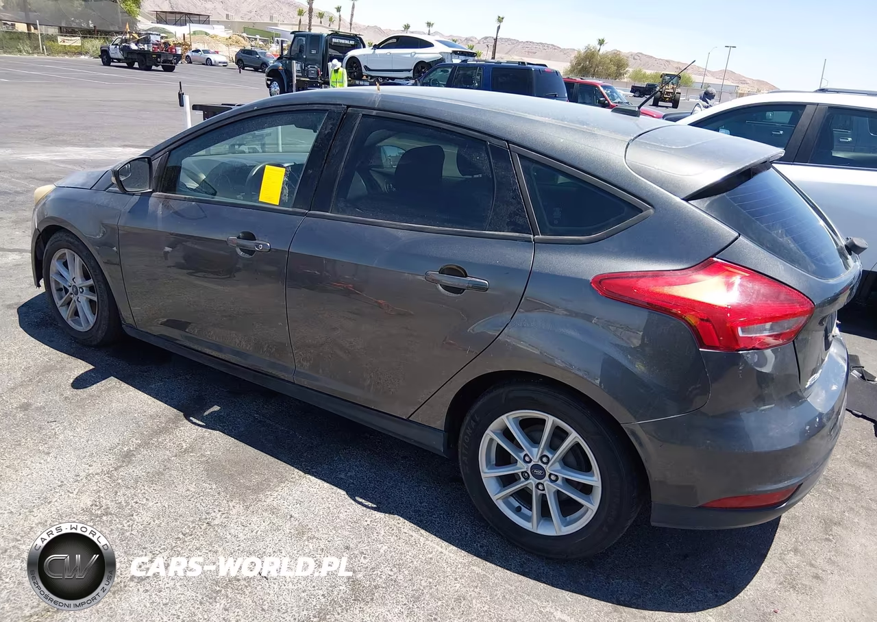 2017 Ford Focus Se VIN:1FADP3K22HL231799 - 3