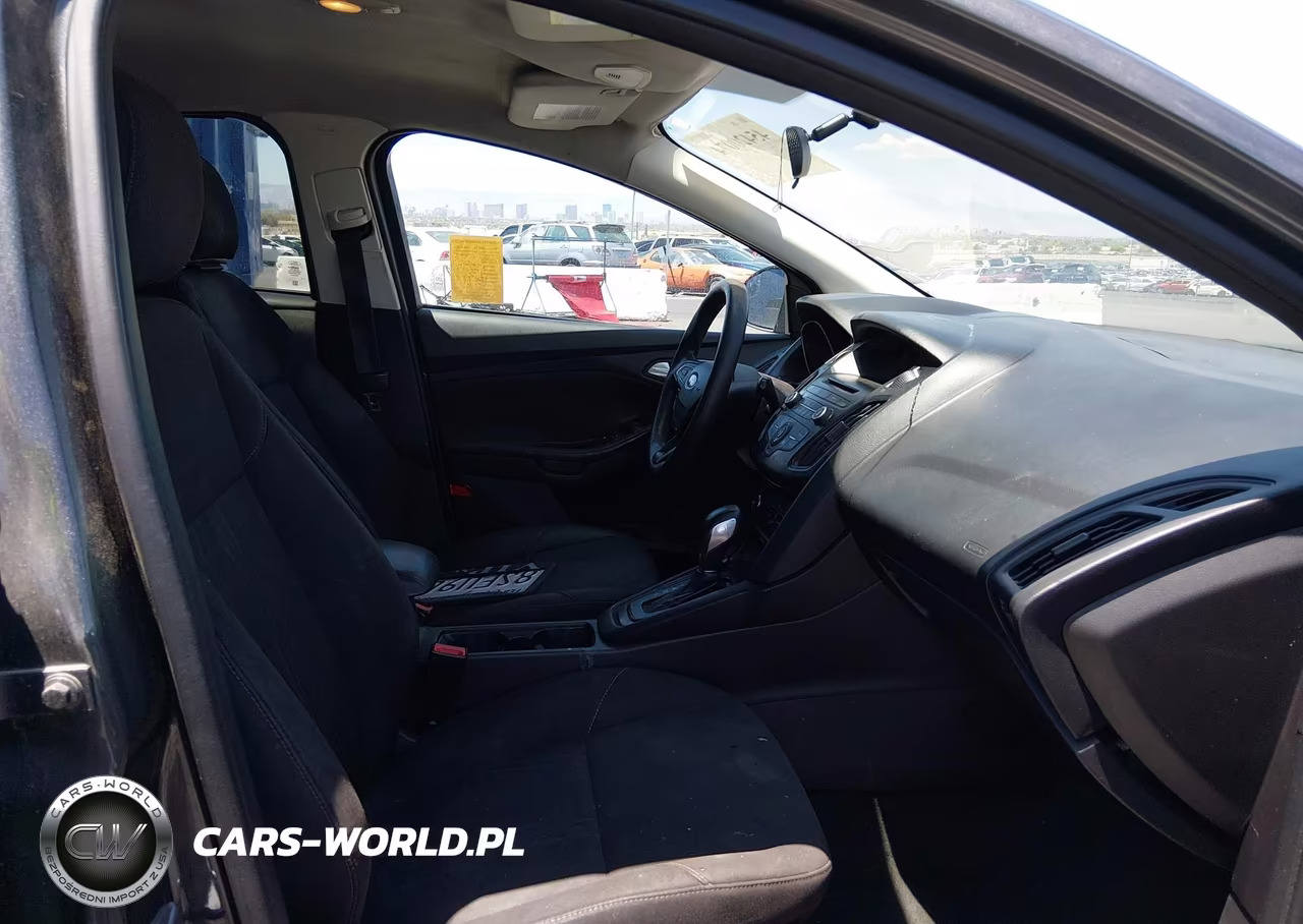 2017 Ford Focus Se VIN:1FADP3K22HL231799 - 5