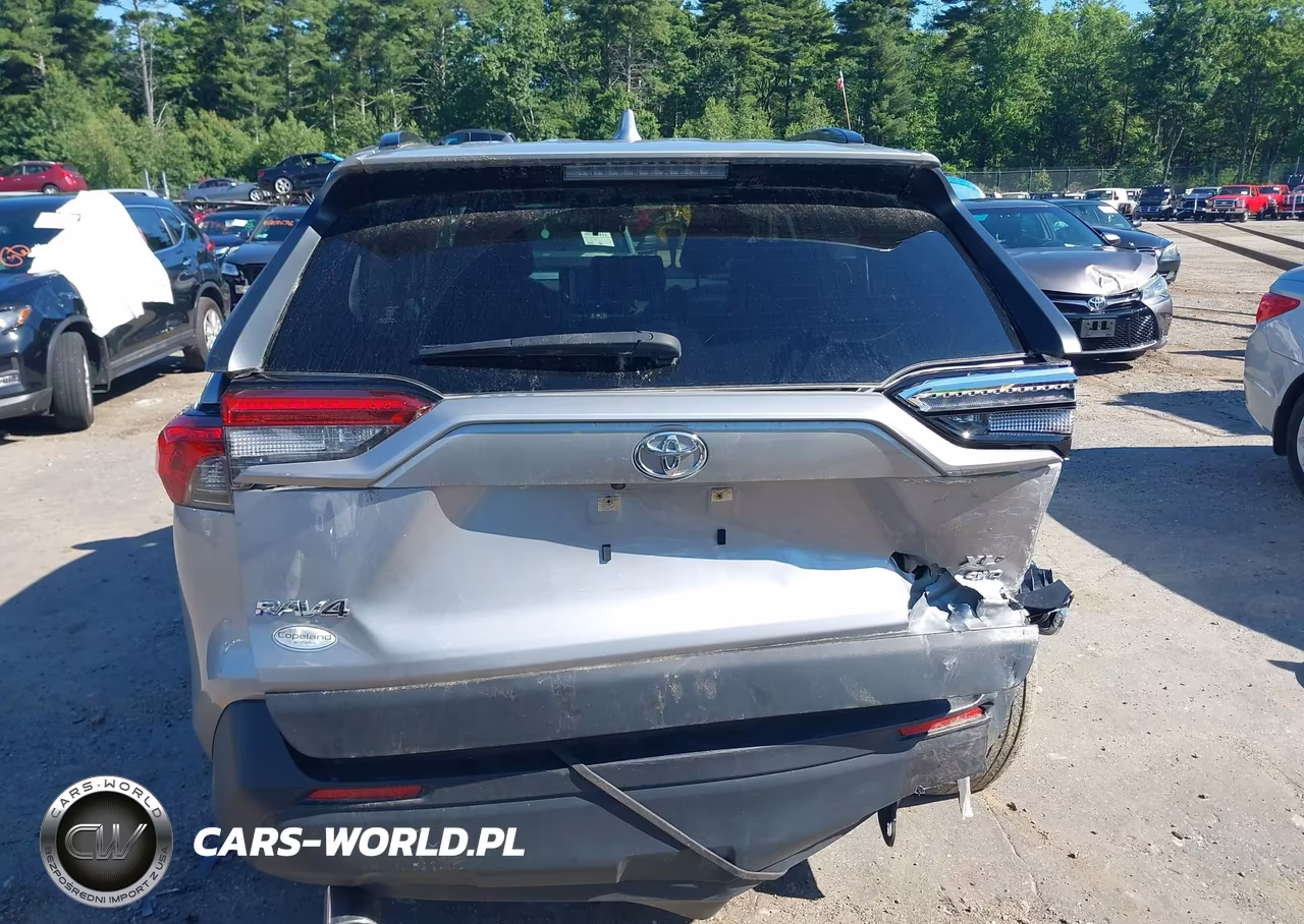 2023 Toyota Rav4 Xle Premium VIN:JTMA1RFV1PD102211 - 17