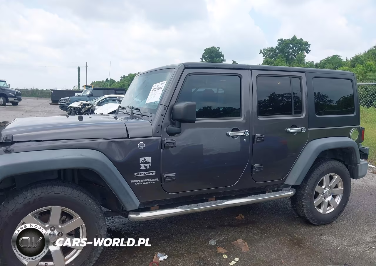 2016 Jeep Wrangler Unlimited Sport VIN:1C4BJWDG5GL250665 - 14