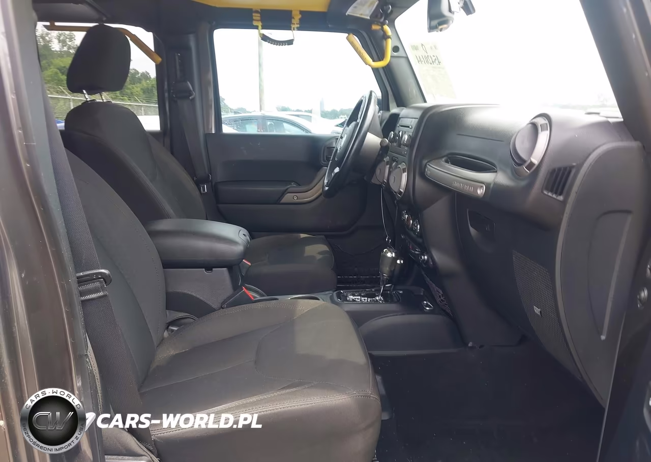2016 Jeep Wrangler Unlimited Sport VIN:1C4BJWDG5GL250665 - 5