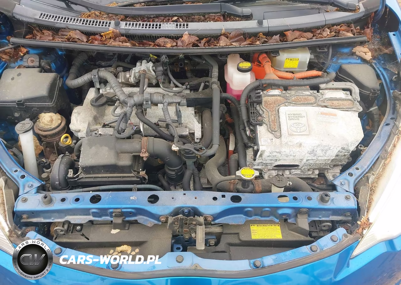 2012 Toyota Prius C Three VIN:JTDKDTB34C1004864 - 10