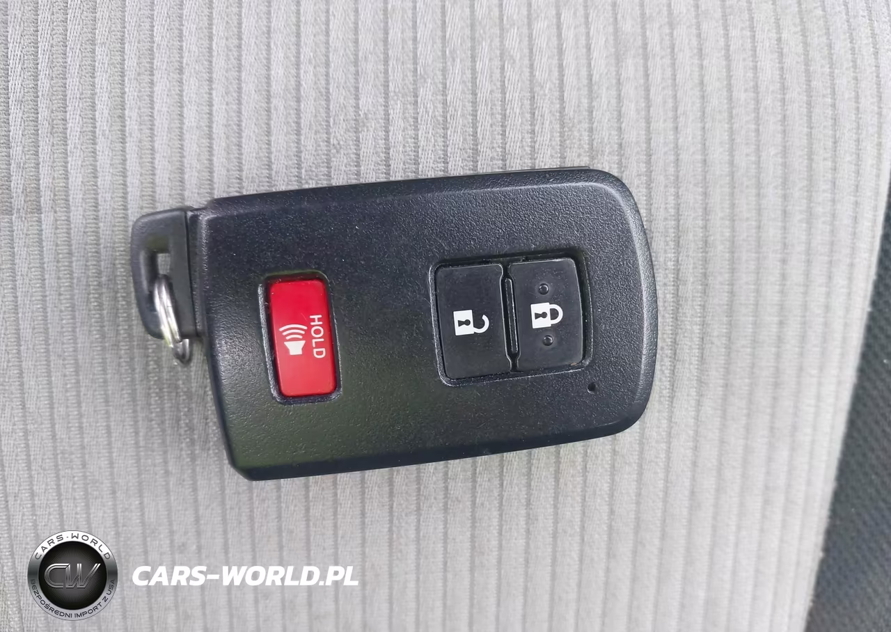 2012 Toyota Prius C Three VIN:JTDKDTB34C1004864 - 11