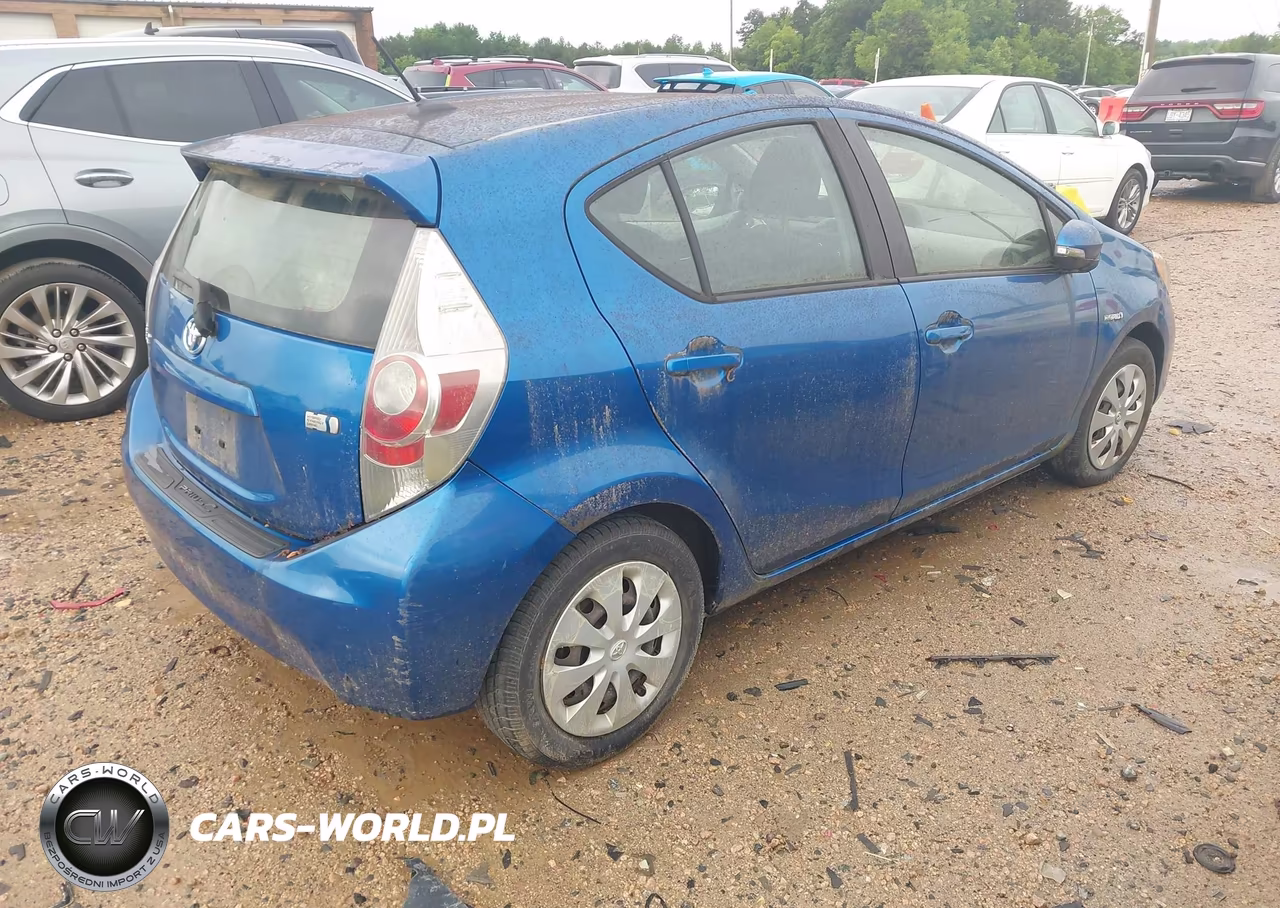 2012 Toyota Prius C Three VIN:JTDKDTB34C1004864 - 4