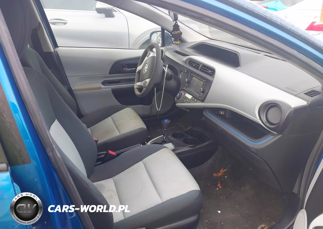 2012 Toyota Prius C Three VIN:JTDKDTB34C1004864 - 5