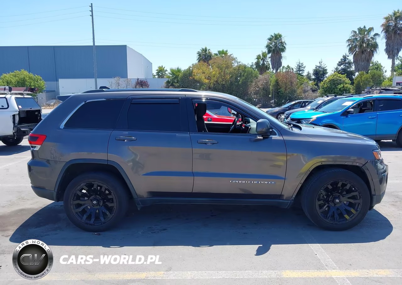 2015 Jeep Grand Cherokee Laredo VIN:1C4RJEAG9FC646819 - 13