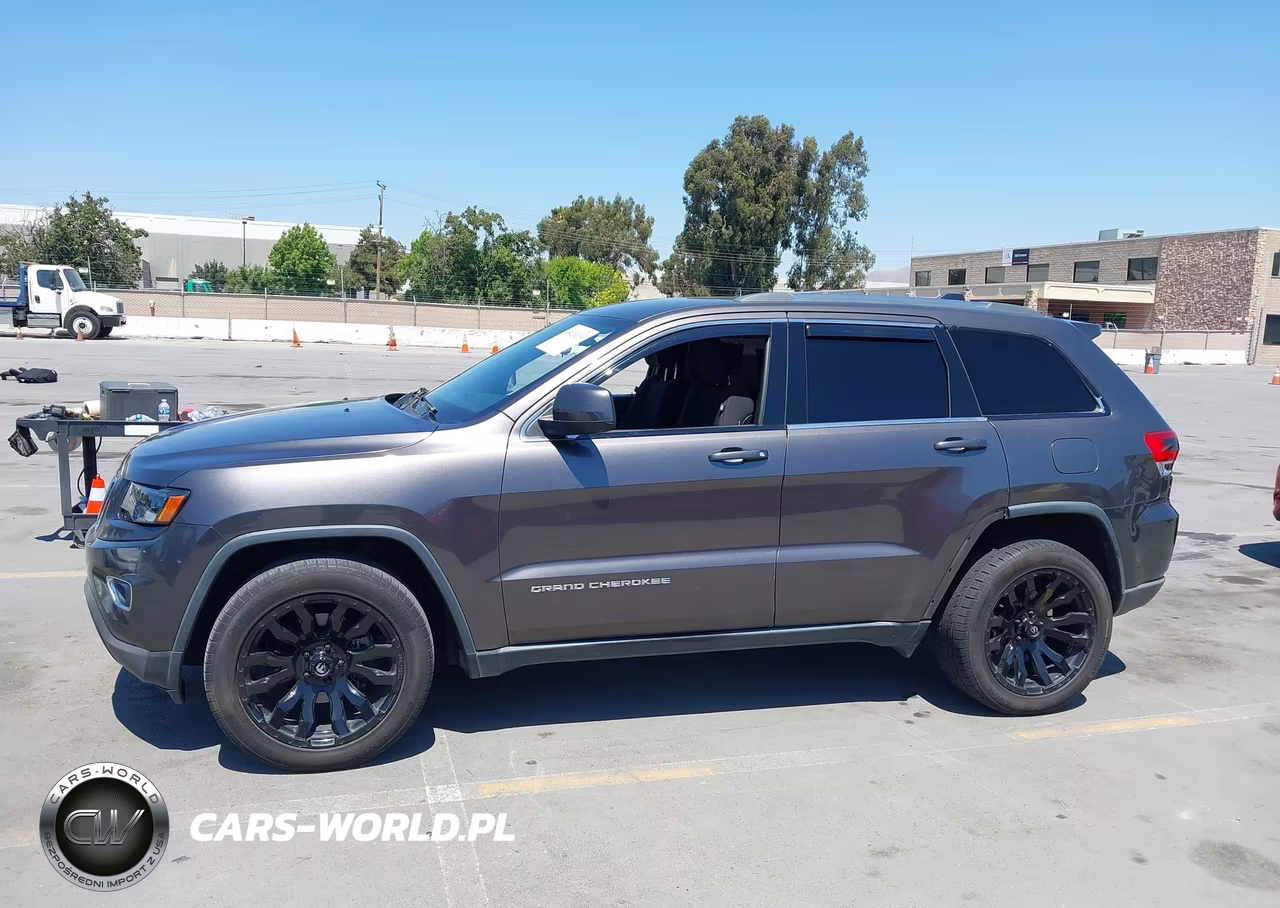 2015 Jeep Grand Cherokee Laredo VIN:1C4RJEAG9FC646819 - 14
