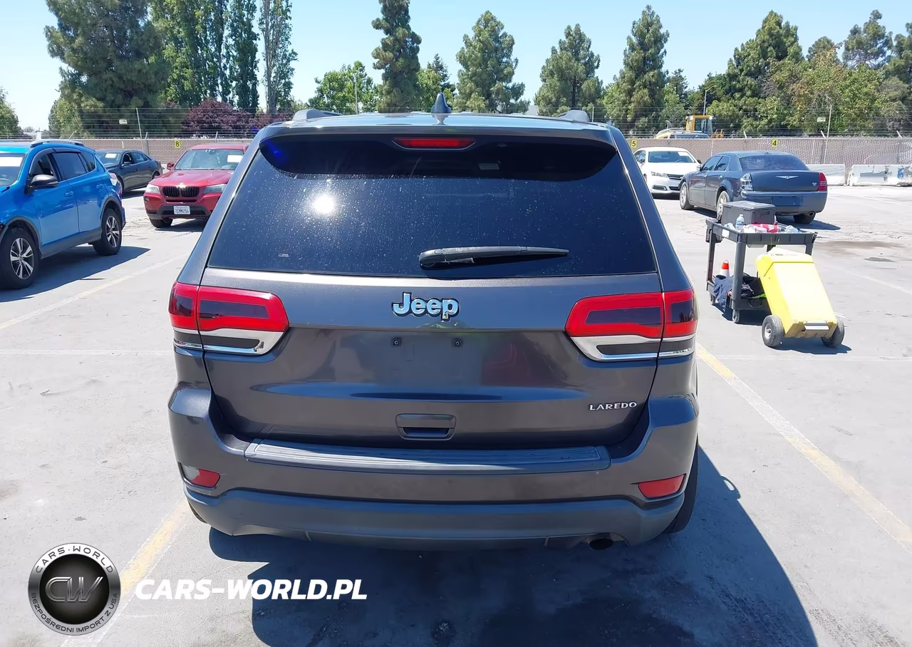 2015 Jeep Grand Cherokee Laredo VIN:1C4RJEAG9FC646819 - 16