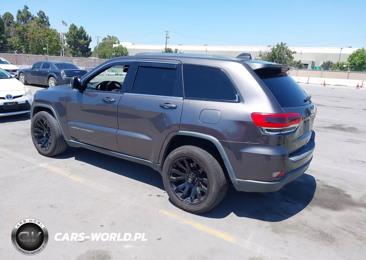 2015 Jeep Grand Cherokee Laredo VIN:1C4RJEAG9FC646819 - 3